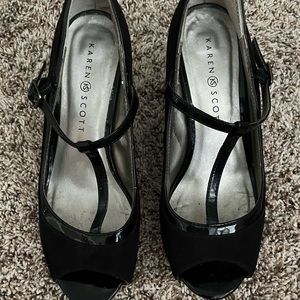 Adorable Mary Jane black heels